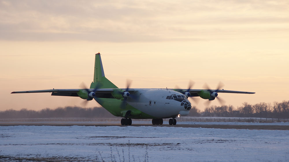 Самолет Ан-12 открыл авиационный год на аэродроме "Белая Церковь"