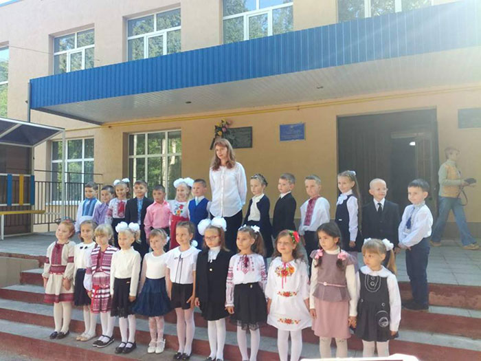 Заместитель директора КП "БГАК" поздравил школьников с Днем знаний