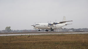 Транспортный самолет Ан-12 выполнил посадку на аэродроме "Белая Церковь"